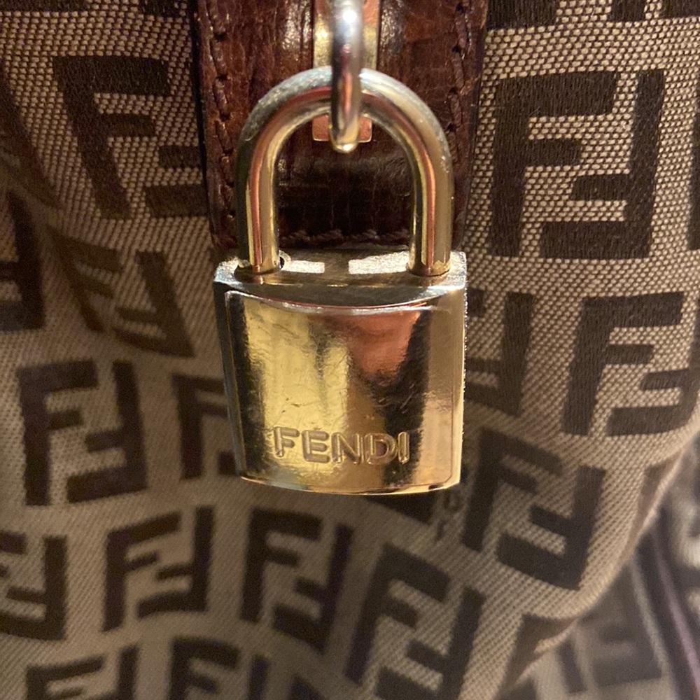 Authentic Fendi bag - Picture 4 of 15